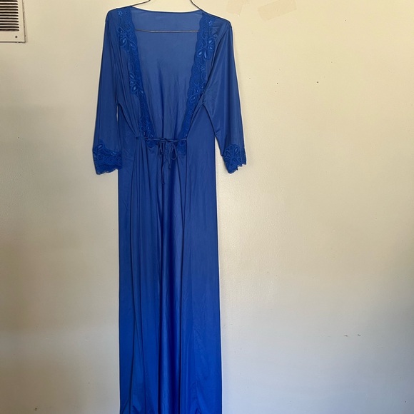 Shadowline Blue Satin Robe - Picture 2 of 8